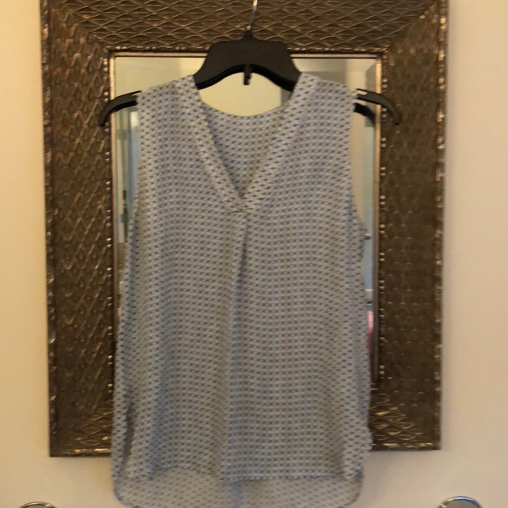 Vince sleeveless neck 100% silk blouse